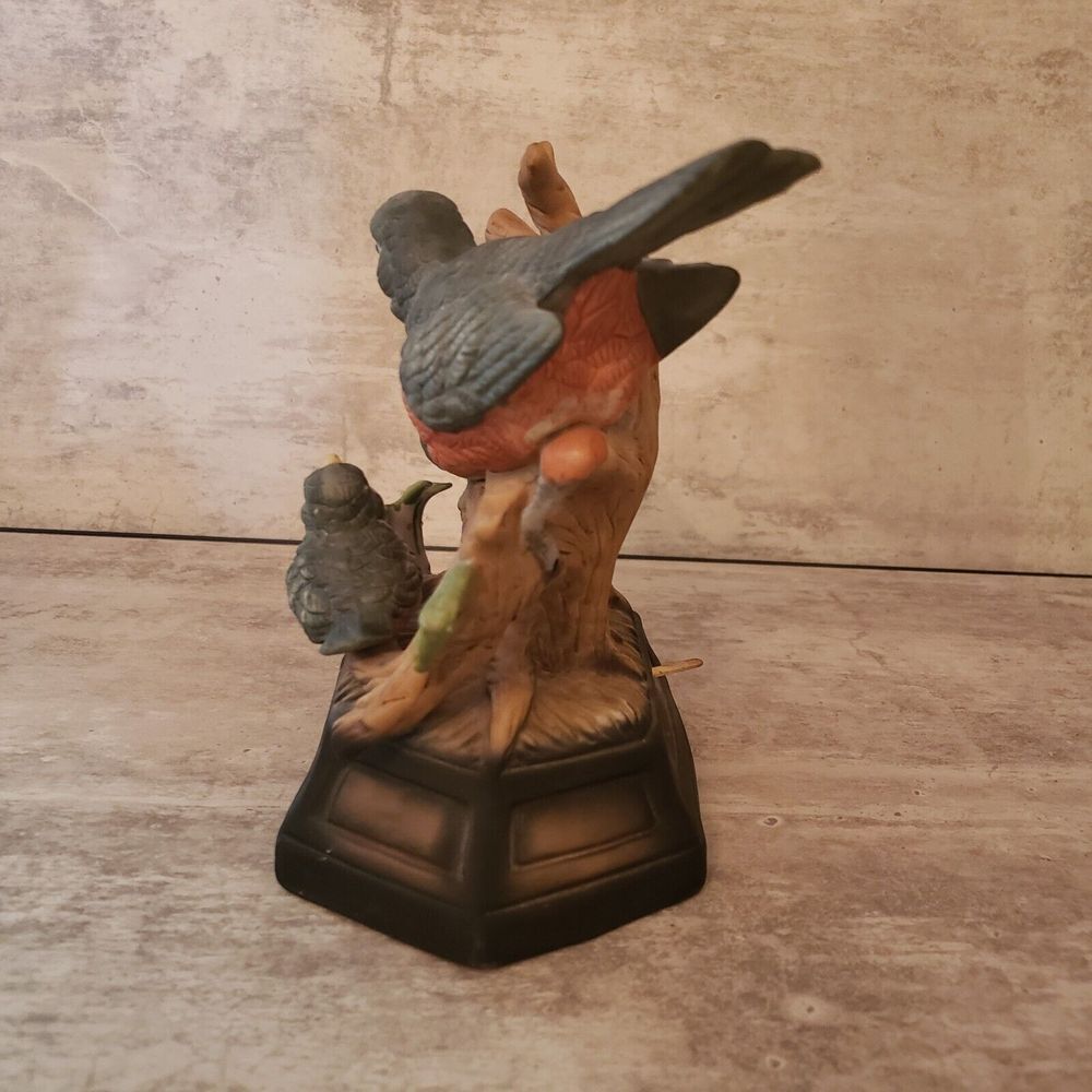 Vintage ROBIN & HATCHLINGS Figurine w/ Music Box playing Memories - Picture 6 of 7